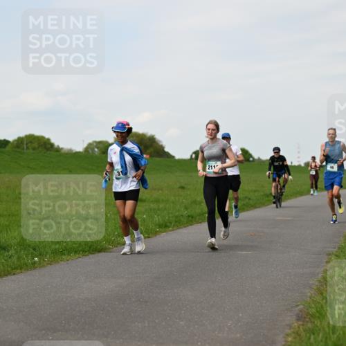 10.05.2026 - 8. Wedeler Halbmarathon Dr. Thomas Lammeyer http://msf.ph/oto/9696374 10.05.2026 11:24:25 Laufen 211 meine-sportfotos.de