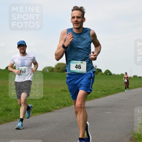 10.05.2026 - 8. Wedeler Halbmarathon Dr. Thomas Lammeyer http://msf.ph/oto/9696390 10.05.2026 11:24:29 Laufen 2025 meine-sportfotos.de