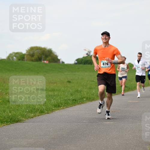 10.05.2026 - 8. Wedeler Halbmarathon Dr. Thomas Lammeyer http://msf.ph/oto/9696413 10.05.2026 11:24:41 Laufen 876, 2143 meine-sportfotos.de