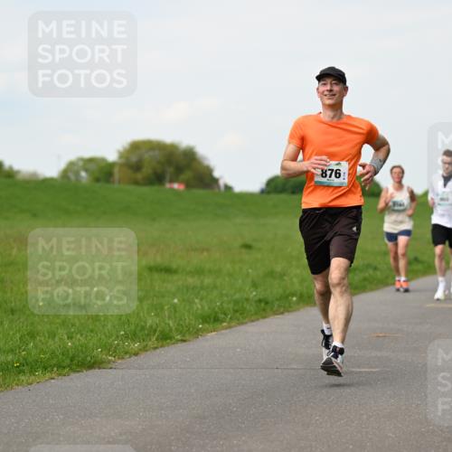 10.05.2026 - 8. Wedeler Halbmarathon Dr. Thomas Lammeyer http://msf.ph/oto/9696417 10.05.2026 11:24:41 Laufen 876 meine-sportfotos.de