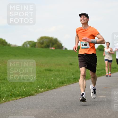 10.05.2026 - 8. Wedeler Halbmarathon Dr. Thomas Lammeyer http://msf.ph/oto/9696420 10.05.2026 11:24:42 Laufen 876 meine-sportfotos.de