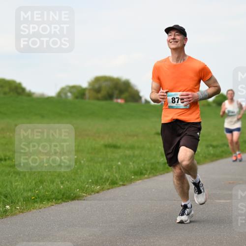 10.05.2026 - 8. Wedeler Halbmarathon Dr. Thomas Lammeyer http://msf.ph/oto/9696422 10.05.2026 11:24:42 Laufen 875 meine-sportfotos.de