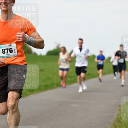 10.05.2026 - 8. Wedeler Halbmarathon Dr. Thomas Lammeyer http://msf.ph/oto/9696424 10.05.2026 11:24:43 Laufen 876 meine-sportfotos.de