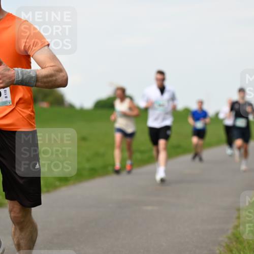 10.05.2026 - 8. Wedeler Halbmarathon Dr. Thomas Lammeyer http://msf.ph/oto/9696425 10.05.2026 11:24:43 Laufen 876 meine-sportfotos.de