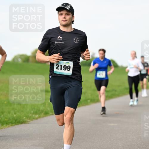 10.05.2026 - 8. Wedeler Halbmarathon Dr. Thomas Lammeyer http://msf.ph/oto/9696442 10.05.2026 11:24:47 Laufen 2162, 2199, 476 meine-sportfotos.de