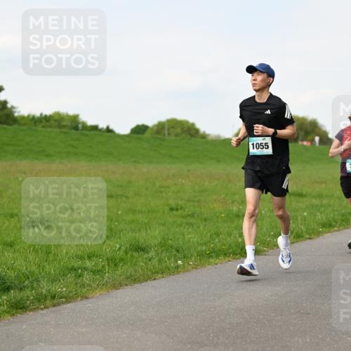 10.05.2026 - 8. Wedeler Halbmarathon Dr. Thomas Lammeyer http://msf.ph/oto/9696470 10.05.2026 11:24:53 Laufen 1055, 741 meine-sportfotos.de