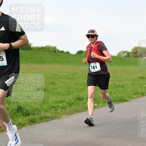 10.05.2026 - 8. Wedeler Halbmarathon Dr. Thomas Lammeyer http://msf.ph/oto/9696480 10.05.2026 11:24:54 Laufen 1055, 741 meine-sportfotos.de
