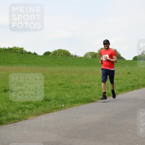10.05.2026 - 8. Wedeler Halbmarathon Dr. Thomas Lammeyer http://msf.ph/oto/9696484 10.05.2026 11:24:58 Laufen  meine-sportfotos.de