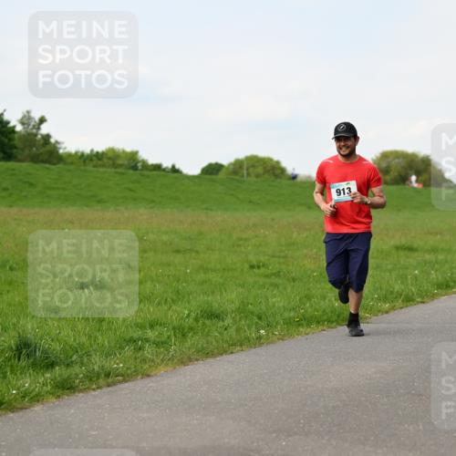 10.05.2026 - 8. Wedeler Halbmarathon Dr. Thomas Lammeyer http://msf.ph/oto/9696488 10.05.2026 11:24:59 Laufen 913 meine-sportfotos.de