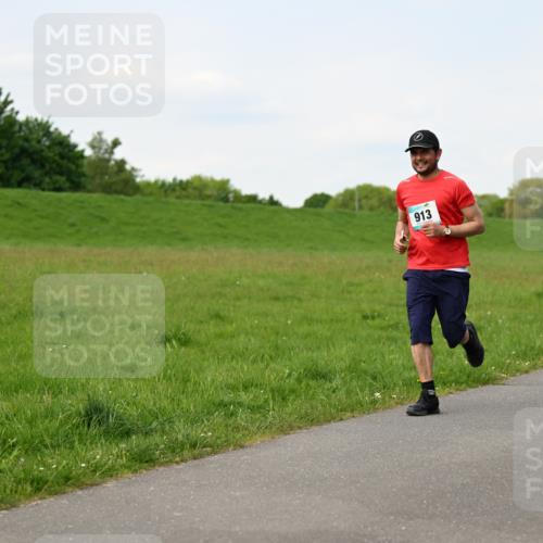 10.05.2026 - 8. Wedeler Halbmarathon Dr. Thomas Lammeyer http://msf.ph/oto/9696489 10.05.2026 11:24:59 Laufen 913 meine-sportfotos.de