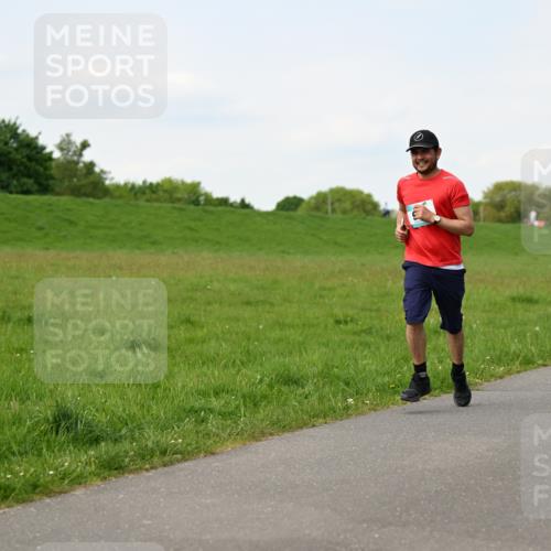 10.05.2026 - 8. Wedeler Halbmarathon Dr. Thomas Lammeyer http://msf.ph/oto/9696490 10.05.2026 11:24:59 Laufen  meine-sportfotos.de