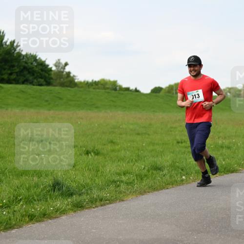 10.05.2026 - 8. Wedeler Halbmarathon Dr. Thomas Lammeyer http://msf.ph/oto/9696491 10.05.2026 11:24:59 Laufen  meine-sportfotos.de