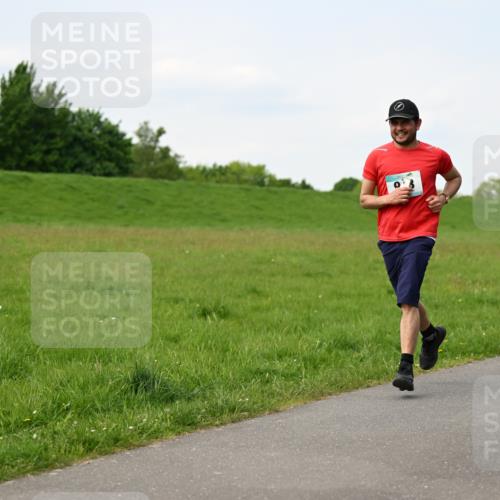 10.05.2026 - 8. Wedeler Halbmarathon Dr. Thomas Lammeyer http://msf.ph/oto/9696492 10.05.2026 11:24:59 Laufen  meine-sportfotos.de