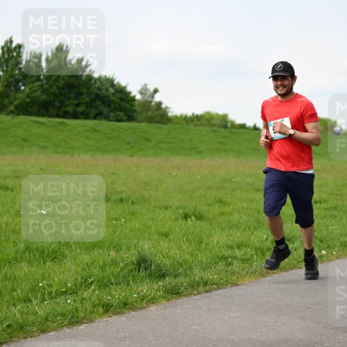10.05.2026 - 8. Wedeler Halbmarathon Dr. Thomas Lammeyer http://msf.ph/oto/9696494 10.05.2026 11:24:59 Laufen  meine-sportfotos.de