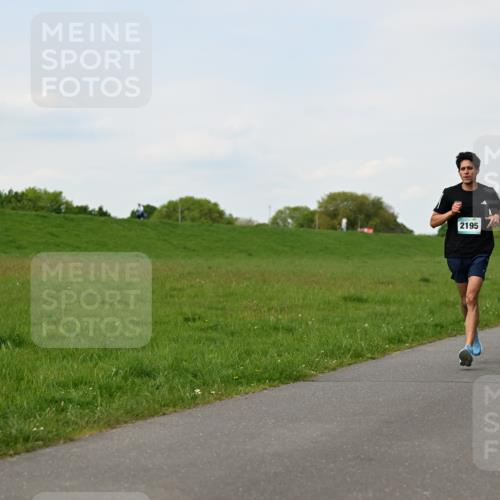 10.05.2026 - 8. Wedeler Halbmarathon Dr. Thomas Lammeyer http://msf.ph/oto/9696497 10.05.2026 11:25:03 Laufen 2195 meine-sportfotos.de