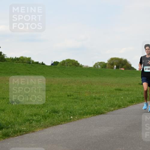 10.05.2026 - 8. Wedeler Halbmarathon Dr. Thomas Lammeyer http://msf.ph/oto/9696499 10.05.2026 11:25:03 Laufen 2195 meine-sportfotos.de