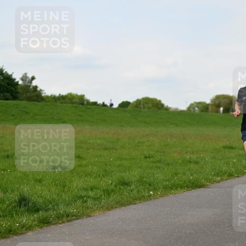 10.05.2026 - 8. Wedeler Halbmarathon Dr. Thomas Lammeyer http://msf.ph/oto/9696504 10.05.2026 11:25:04 Laufen 2195 meine-sportfotos.de