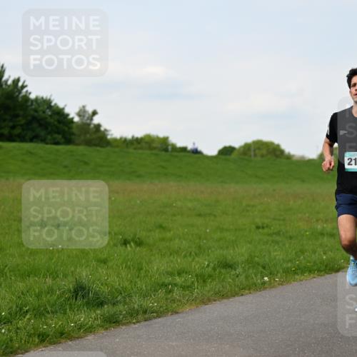 10.05.2026 - 8. Wedeler Halbmarathon Dr. Thomas Lammeyer http://msf.ph/oto/9696509 10.05.2026 11:25:05 Laufen 2195 meine-sportfotos.de