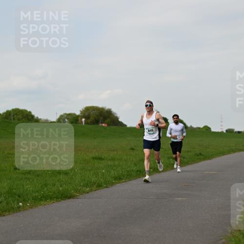 10.05.2026 - 8. Wedeler Halbmarathon Dr. Thomas Lammeyer http://msf.ph/oto/9696510 10.05.2026 11:25:08 Laufen 845 meine-sportfotos.de