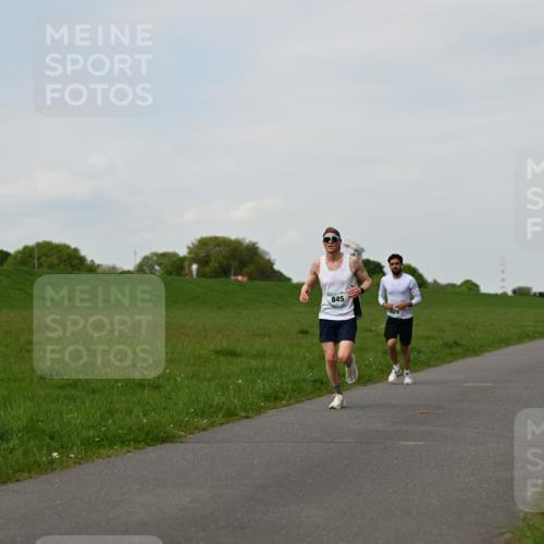 10.05.2026 - 8. Wedeler Halbmarathon Dr. Thomas Lammeyer http://msf.ph/oto/9696511 10.05.2026 11:25:08 Laufen 845, 029 meine-sportfotos.de