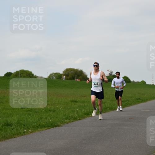 10.05.2026 - 8. Wedeler Halbmarathon Dr. Thomas Lammeyer http://msf.ph/oto/9696514 10.05.2026 11:25:09 Laufen 845, 2029 meine-sportfotos.de