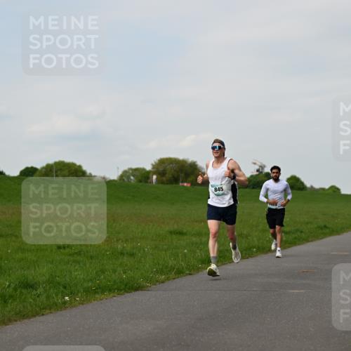 10.05.2026 - 8. Wedeler Halbmarathon Dr. Thomas Lammeyer http://msf.ph/oto/9696515 10.05.2026 11:25:09 Laufen 845 meine-sportfotos.de