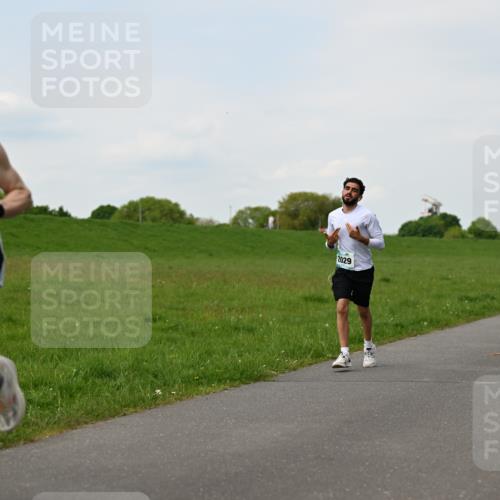 10.05.2026 - 8. Wedeler Halbmarathon Dr. Thomas Lammeyer http://msf.ph/oto/9696526 10.05.2026 11:25:11 Laufen 845, 2029 meine-sportfotos.de