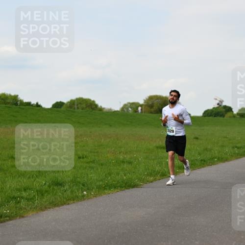 10.05.2026 - 8. Wedeler Halbmarathon Dr. Thomas Lammeyer http://msf.ph/oto/9696527 10.05.2026 11:25:11 Laufen 845, 2029 meine-sportfotos.de