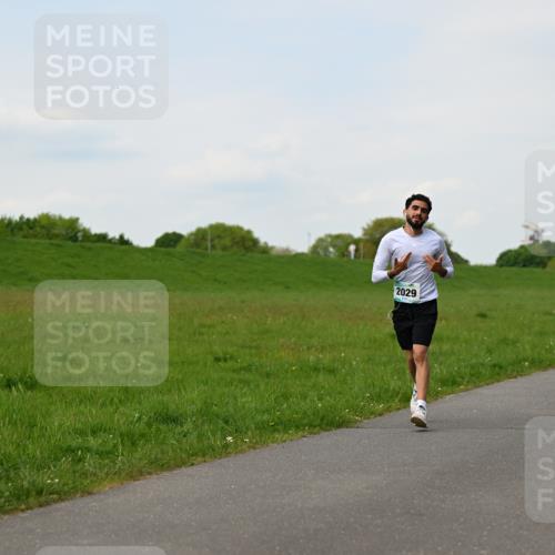 10.05.2026 - 8. Wedeler Halbmarathon Dr. Thomas Lammeyer http://msf.ph/oto/9696529 10.05.2026 11:25:12 Laufen 2029 meine-sportfotos.de
