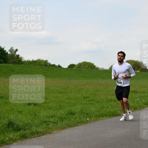 10.05.2026 - 8. Wedeler Halbmarathon Dr. Thomas Lammeyer http://msf.ph/oto/9696533 10.05.2026 11:25:12 Laufen 2029 meine-sportfotos.de