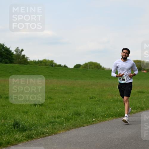 10.05.2026 - 8. Wedeler Halbmarathon Dr. Thomas Lammeyer http://msf.ph/oto/9696534 10.05.2026 11:25:12 Laufen 2029 meine-sportfotos.de