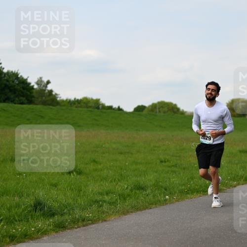 10.05.2026 - 8. Wedeler Halbmarathon Dr. Thomas Lammeyer http://msf.ph/oto/9696535 10.05.2026 11:25:12 Laufen 029 meine-sportfotos.de