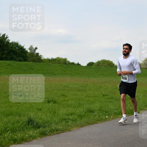 10.05.2026 - 8. Wedeler Halbmarathon Dr. Thomas Lammeyer http://msf.ph/oto/9696536 10.05.2026 11:25:12 Laufen 2029 meine-sportfotos.de
