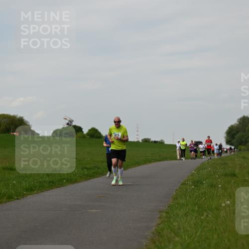 10.05.2026 - 8. Wedeler Halbmarathon Dr. Thomas Lammeyer http://msf.ph/oto/9696541 10.05.2026 11:25:22 Laufen 673 meine-sportfotos.de