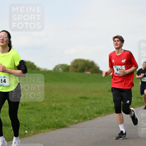 10.05.2026 - 8. Wedeler Halbmarathon Dr. Thomas Lammeyer http://msf.ph/oto/9696598 10.05.2026 11:25:40 Laufen 414, 2110 meine-sportfotos.de