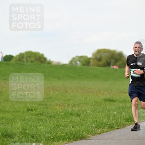 10.05.2026 - 8. Wedeler Halbmarathon Dr. Thomas Lammeyer http://msf.ph/oto/9696606 10.05.2026 11:25:42 Laufen  meine-sportfotos.de