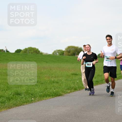 10.05.2026 - 8. Wedeler Halbmarathon Dr. Thomas Lammeyer http://msf.ph/oto/9696616 10.05.2026 11:25:46 Laufen 993, 992, 2176 meine-sportfotos.de