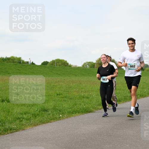 10.05.2026 - 8. Wedeler Halbmarathon Dr. Thomas Lammeyer http://msf.ph/oto/9696620 10.05.2026 11:25:47 Laufen 993, 992, 440, 2176 meine-sportfotos.de