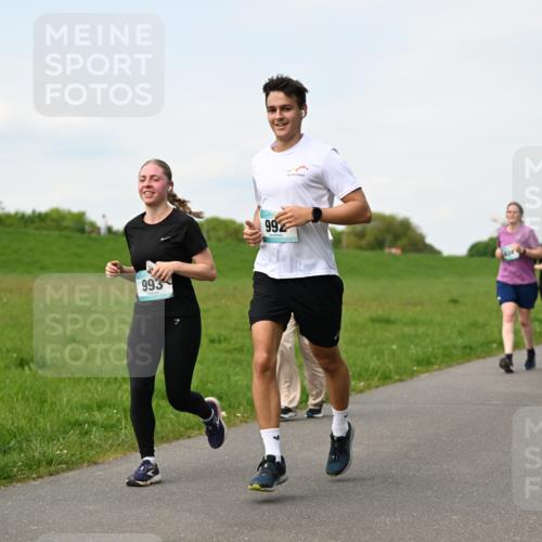 10.05.2026 - 8. Wedeler Halbmarathon Dr. Thomas Lammeyer http://msf.ph/oto/9696626 10.05.2026 11:25:48 Laufen 993, 2176 meine-sportfotos.de