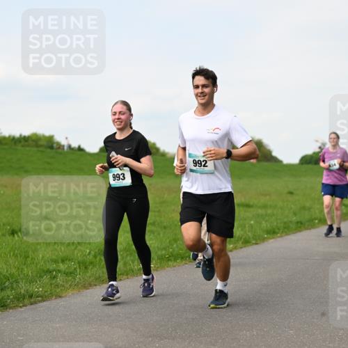 10.05.2026 - 8. Wedeler Halbmarathon Dr. Thomas Lammeyer http://msf.ph/oto/9696627 10.05.2026 11:25:48 Laufen 992, 993, 2176 meine-sportfotos.de