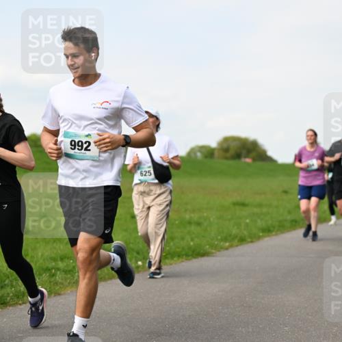 10.05.2026 - 8. Wedeler Halbmarathon Dr. Thomas Lammeyer http://msf.ph/oto/9696631 10.05.2026 11:25:48 Laufen 993, 992, 625 meine-sportfotos.de