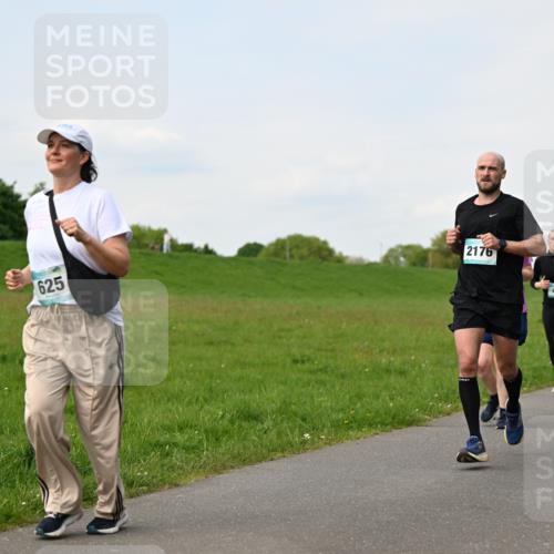 10.05.2026 - 8. Wedeler Halbmarathon Dr. Thomas Lammeyer http://msf.ph/oto/9696636 10.05.2026 11:25:50 Laufen 625, 2176, 440 meine-sportfotos.de