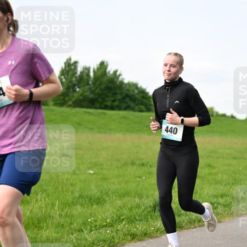 10.05.2026 - 8. Wedeler Halbmarathon Dr. Thomas Lammeyer http://msf.ph/oto/9696651 10.05.2026 11:25:54 Laufen 434, 440 meine-sportfotos.de