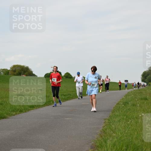 10.05.2026 - 8. Wedeler Halbmarathon Dr. Thomas Lammeyer http://msf.ph/oto/9696655 10.05.2026 11:25:56 Laufen 727, 697 meine-sportfotos.de
