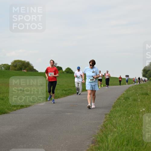 10.05.2026 - 8. Wedeler Halbmarathon Dr. Thomas Lammeyer http://msf.ph/oto/9696658 10.05.2026 11:25:56 Laufen 727, 697 meine-sportfotos.de