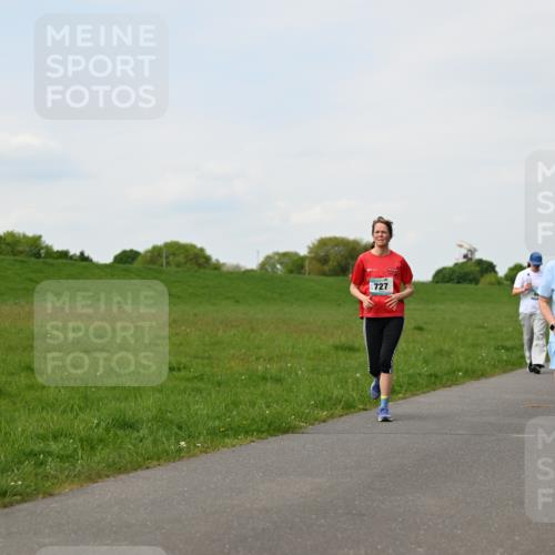 10.05.2026 - 8. Wedeler Halbmarathon Dr. Thomas Lammeyer http://msf.ph/oto/9696663 10.05.2026 11:25:57 Laufen 727, 697 meine-sportfotos.de