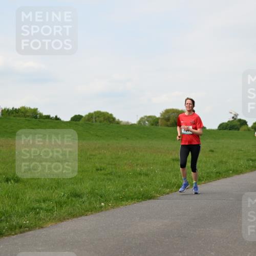 10.05.2026 - 8. Wedeler Halbmarathon Dr. Thomas Lammeyer http://msf.ph/oto/9696664 10.05.2026 11:25:57 Laufen 697 meine-sportfotos.de