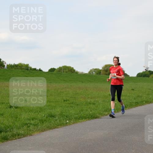 10.05.2026 - 8. Wedeler Halbmarathon Dr. Thomas Lammeyer http://msf.ph/oto/9696665 10.05.2026 11:25:58 Laufen  meine-sportfotos.de