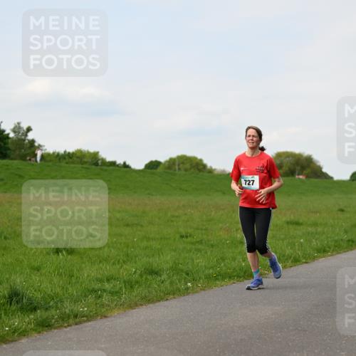 10.05.2026 - 8. Wedeler Halbmarathon Dr. Thomas Lammeyer http://msf.ph/oto/9696671 10.05.2026 11:25:58 Laufen 727 meine-sportfotos.de