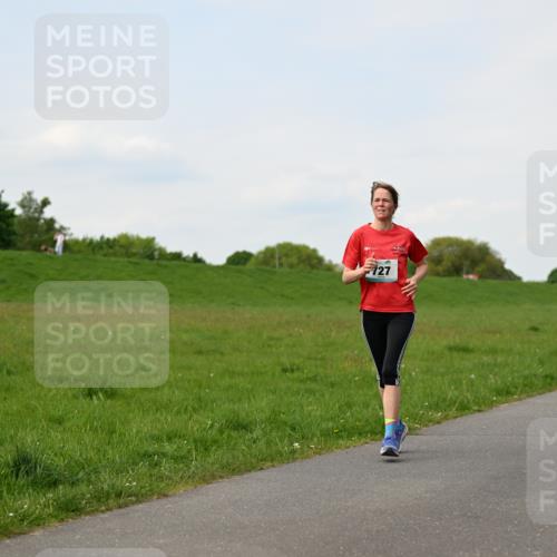 10.05.2026 - 8. Wedeler Halbmarathon Dr. Thomas Lammeyer http://msf.ph/oto/9696672 10.05.2026 11:25:58 Laufen 127, 697 meine-sportfotos.de